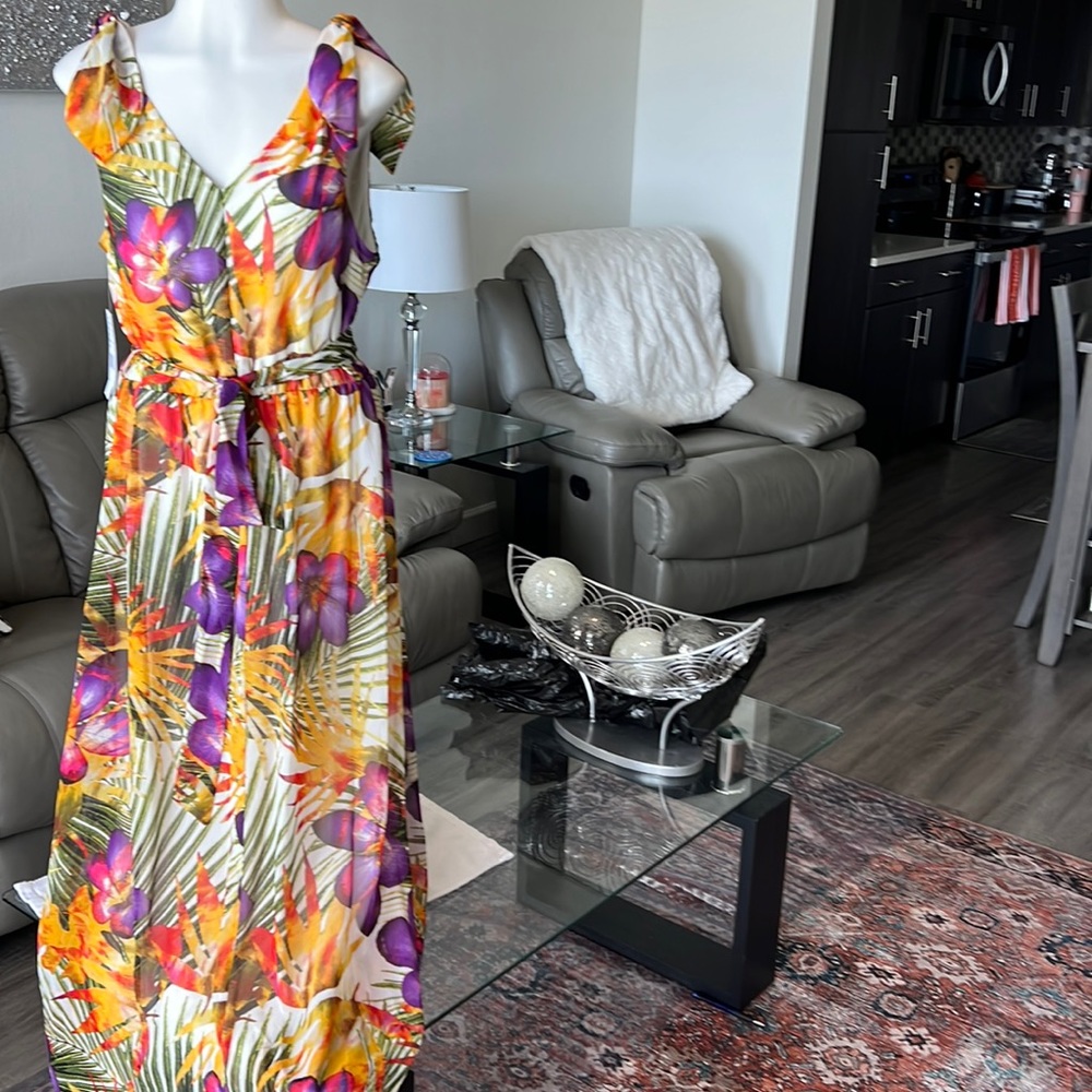 Donna Ricco floral maxi dress, size 12.